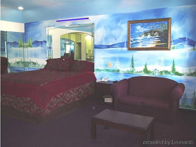 Scottish And Highway Six South Motel 2*